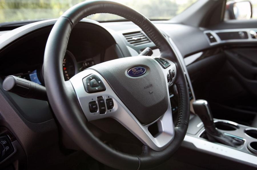  Ford Explorer EcoBoost 2012 года  (фото 16 из 28)